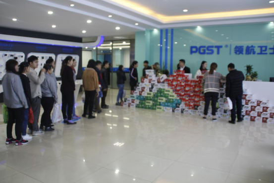 心系員工,公司為全體員工發(fā)放元旦福利 心系員工,公司為全體員工發(fā)放元旦福利