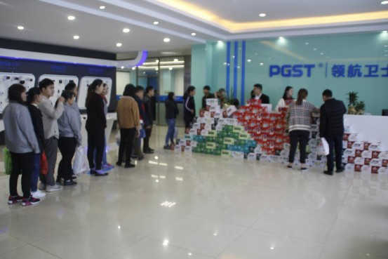 心系員工,公司為全體員工發(fā)放元旦福利 心系員工,公司為全體員工發(fā)放元旦福利