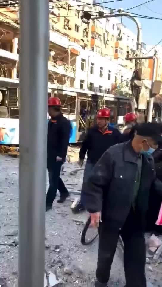 突發(fā)！沈陽(yáng)一飯店燃?xì)獗?，半條街成廢墟(圖3)